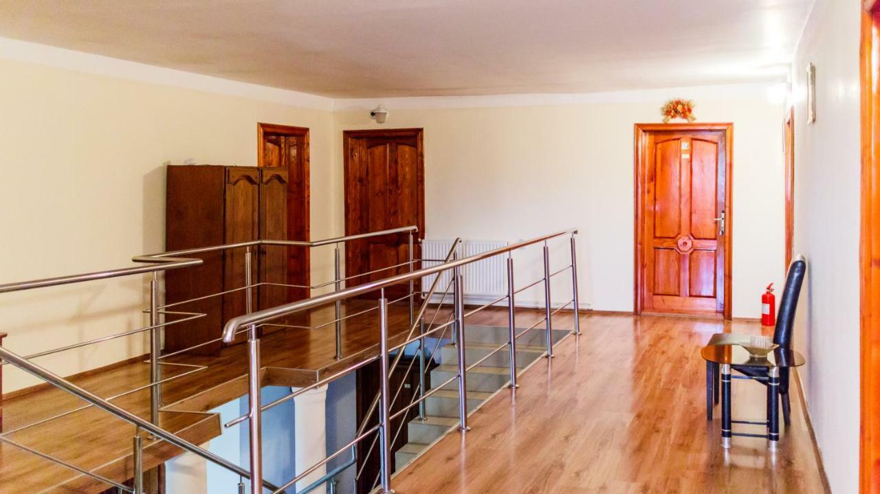 Hotel Pension Ladyna à Sebiş Extérieur photo