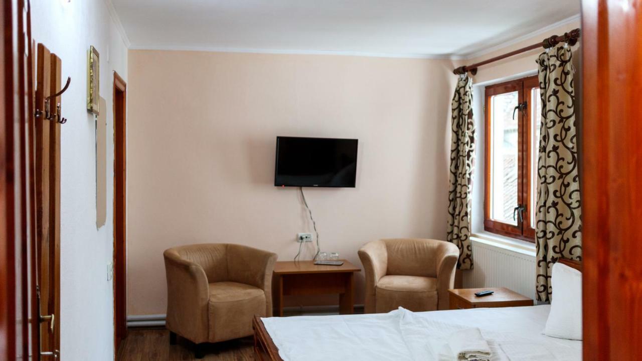 Hotel Pension Ladyna à Sebiş Extérieur photo